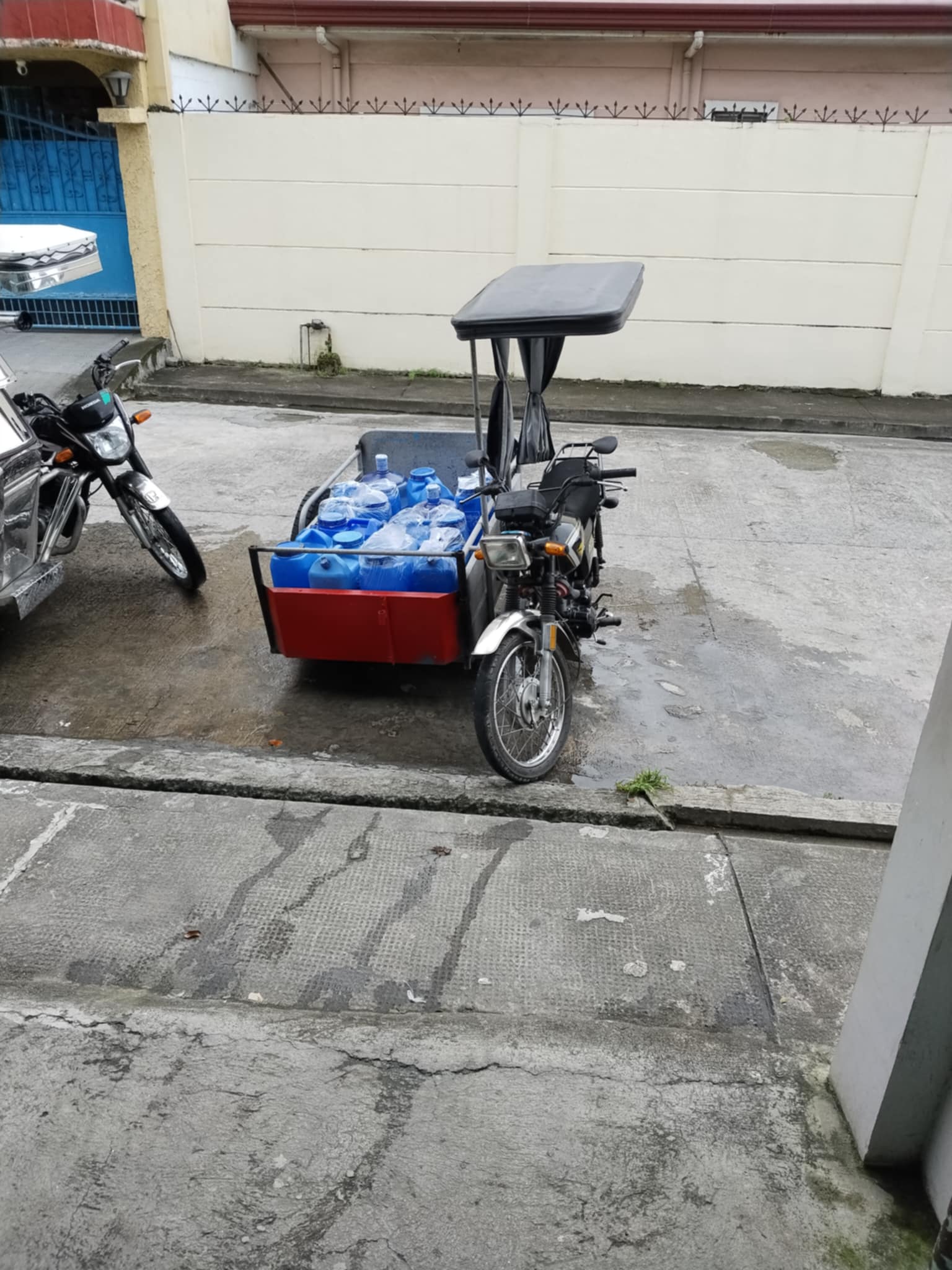 Wilcare Aqua delivery truck delivering to a customer home