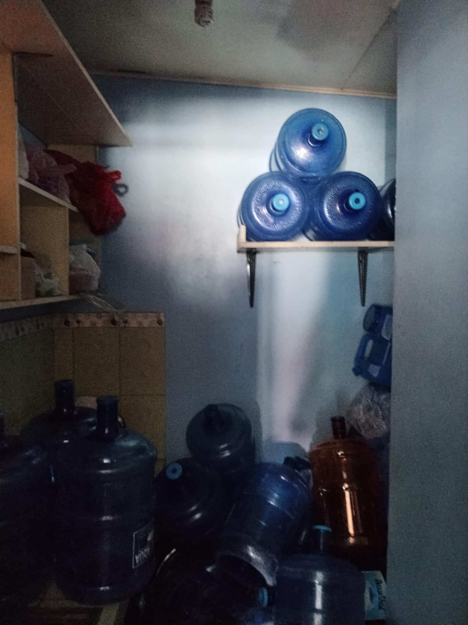 Clean and organized storage for purified water